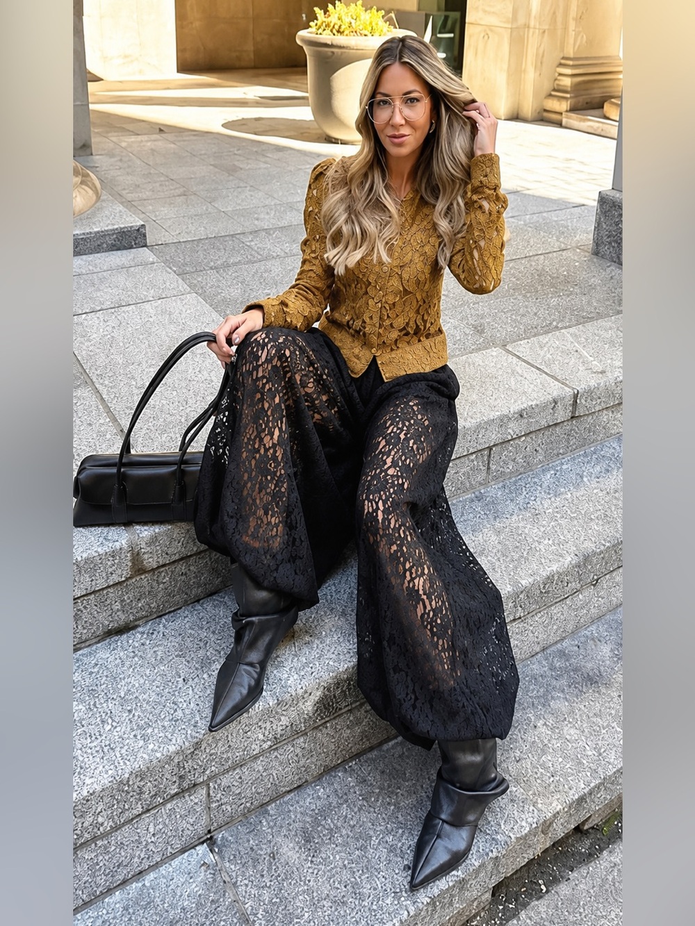 VIRAL NEW ZARA LACE LUXURY BALLOON PANTS SIZE M
🚨NO DISCOUNT
